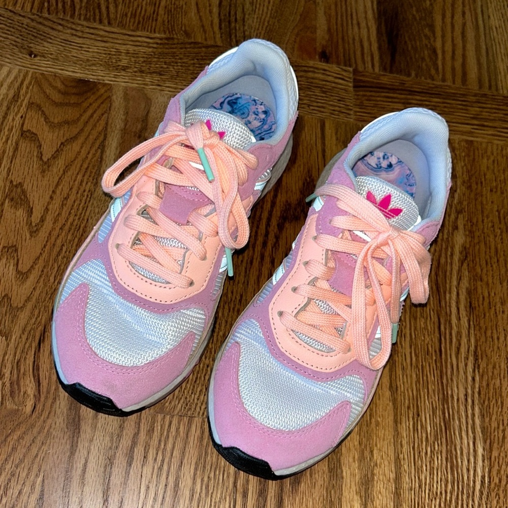Adidas Tennis Shoes